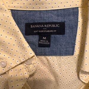 Banana Republic Men's Soft Wash Yellow Shirt